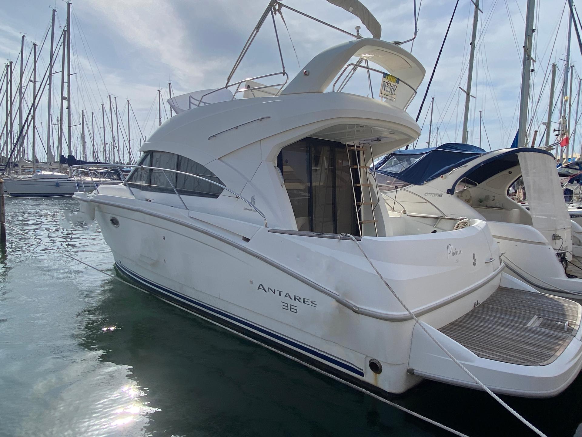 slider 0 Beneteau Antares 36